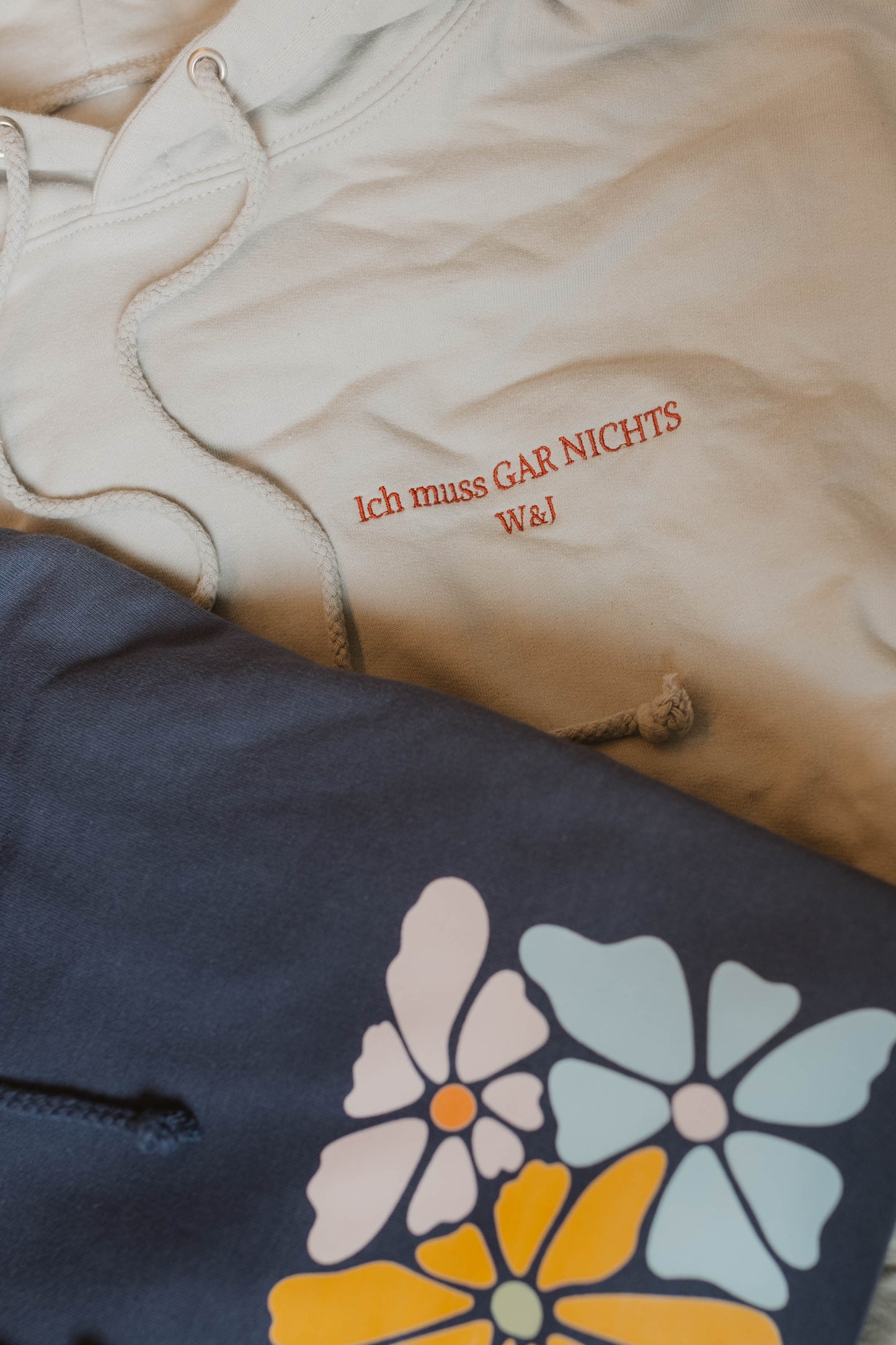 Hoodie mit Stickerei "GAR NICHTS" - WILL AND JAY DESIGNS
