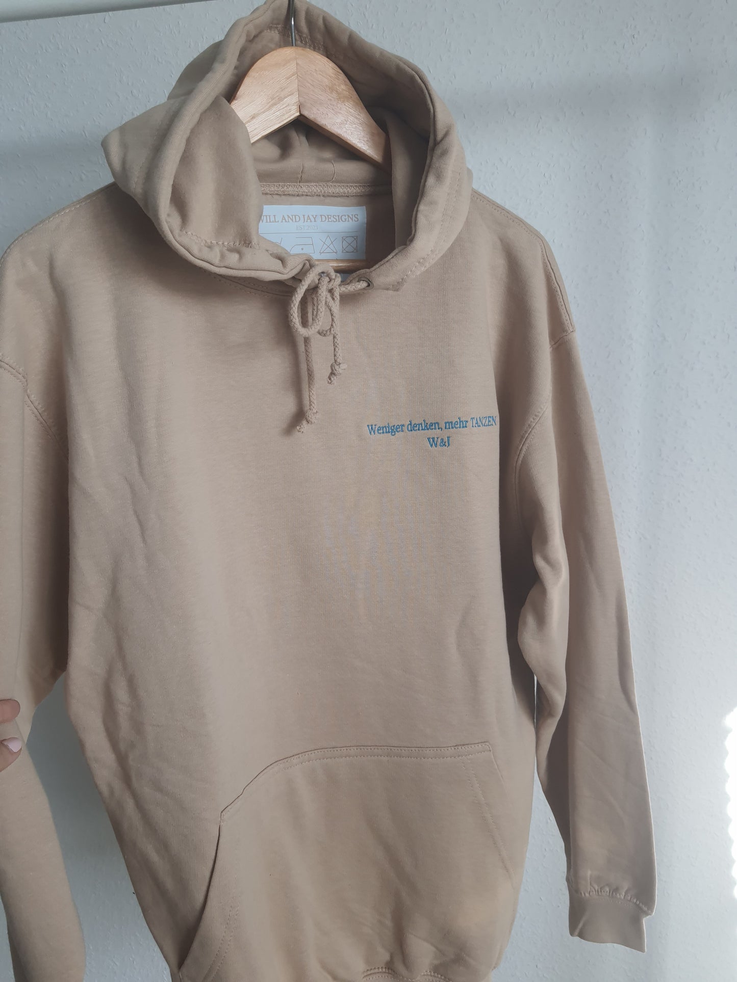 Hoodie mit Stickerei "TANZEN" - WILL AND JAY DESIGNS