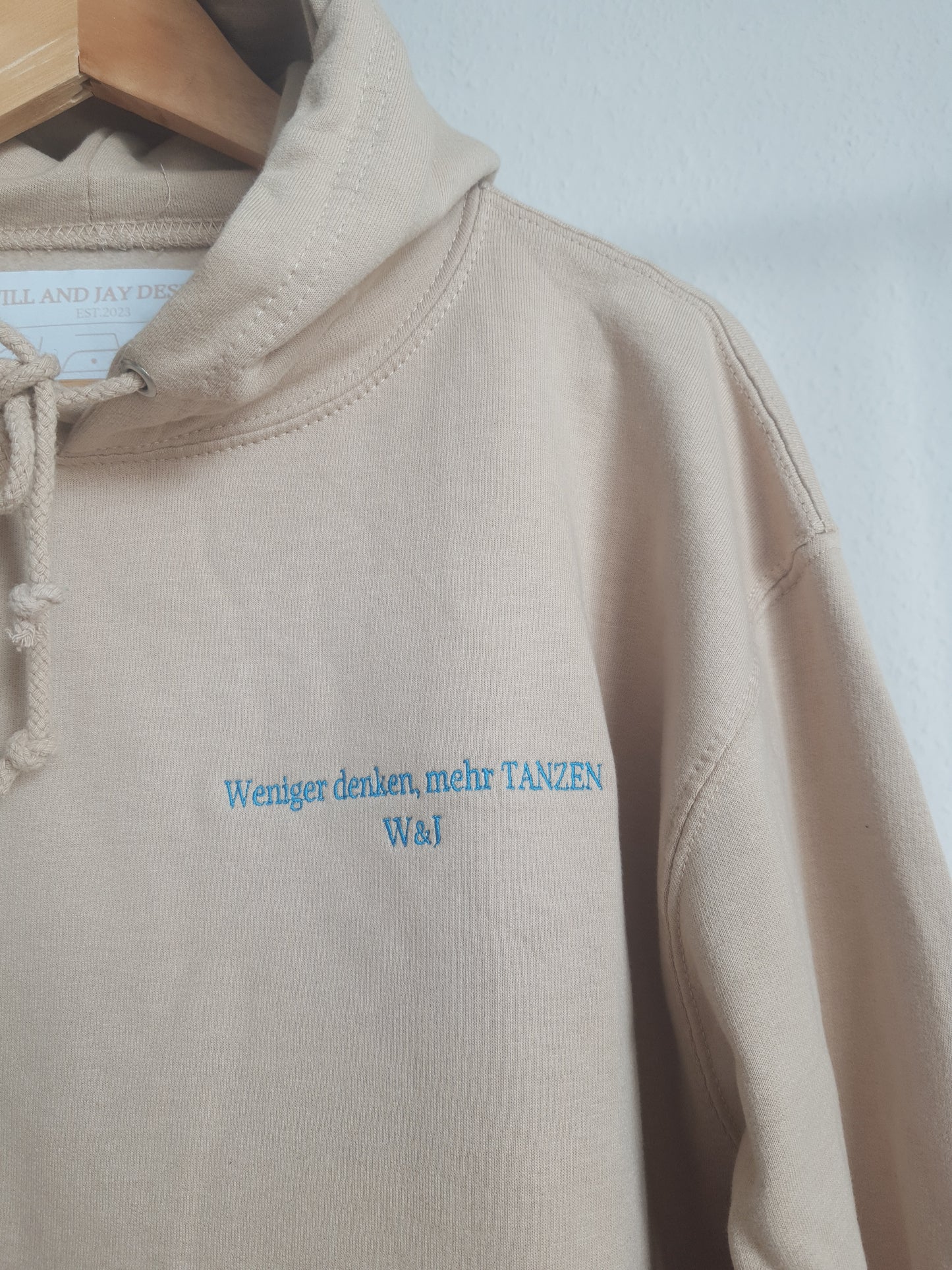 Hoodie mit Stickerei "TANZEN" - WILL AND JAY DESIGNS