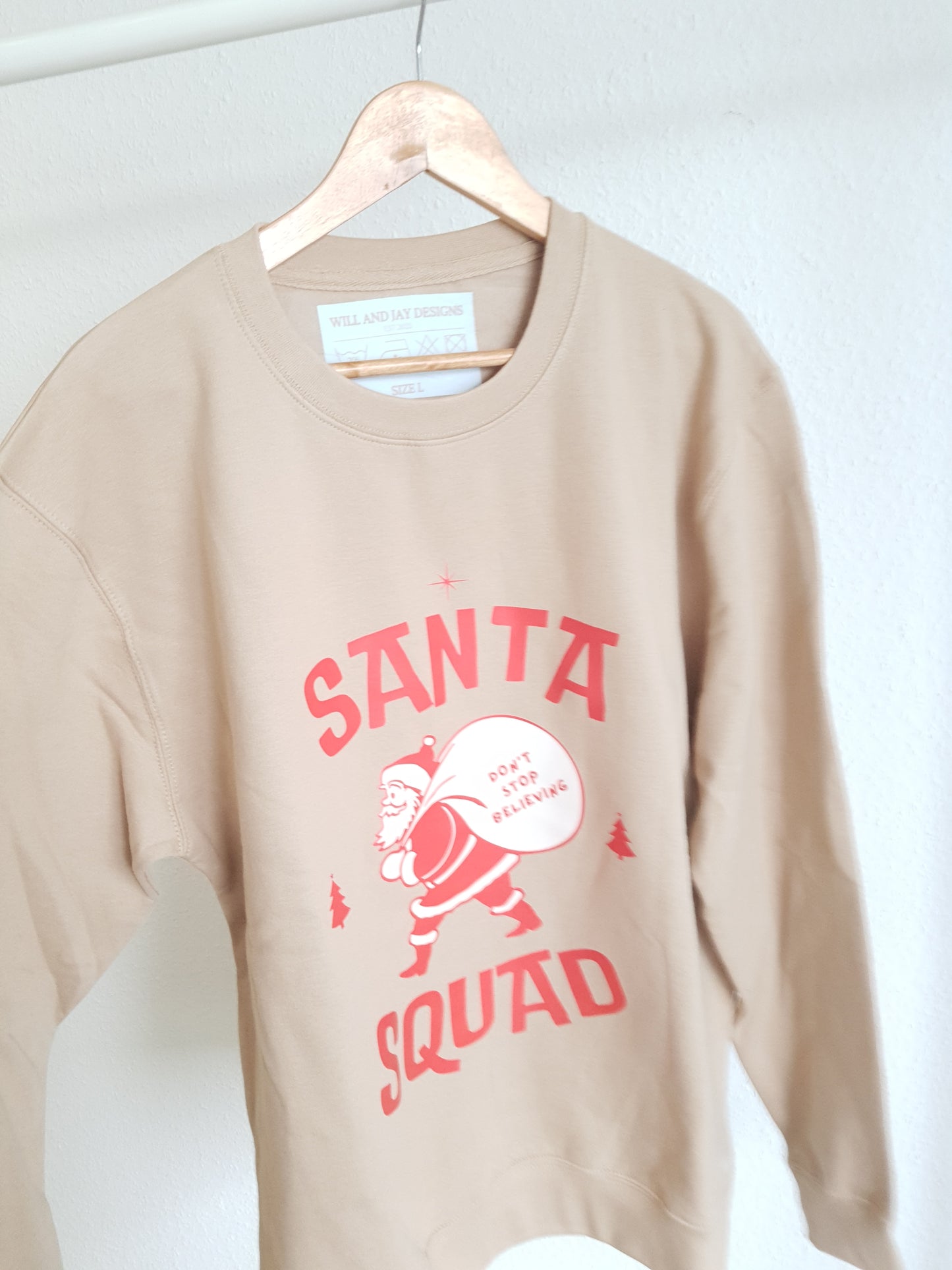Sweatshirt "SANTA" - WILL AND JAY DESIGNS