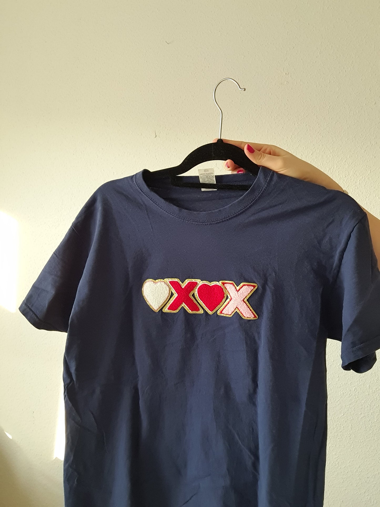 T-Shirt Valentinstag "XOXO" - WILL AND JAY DESIGNS