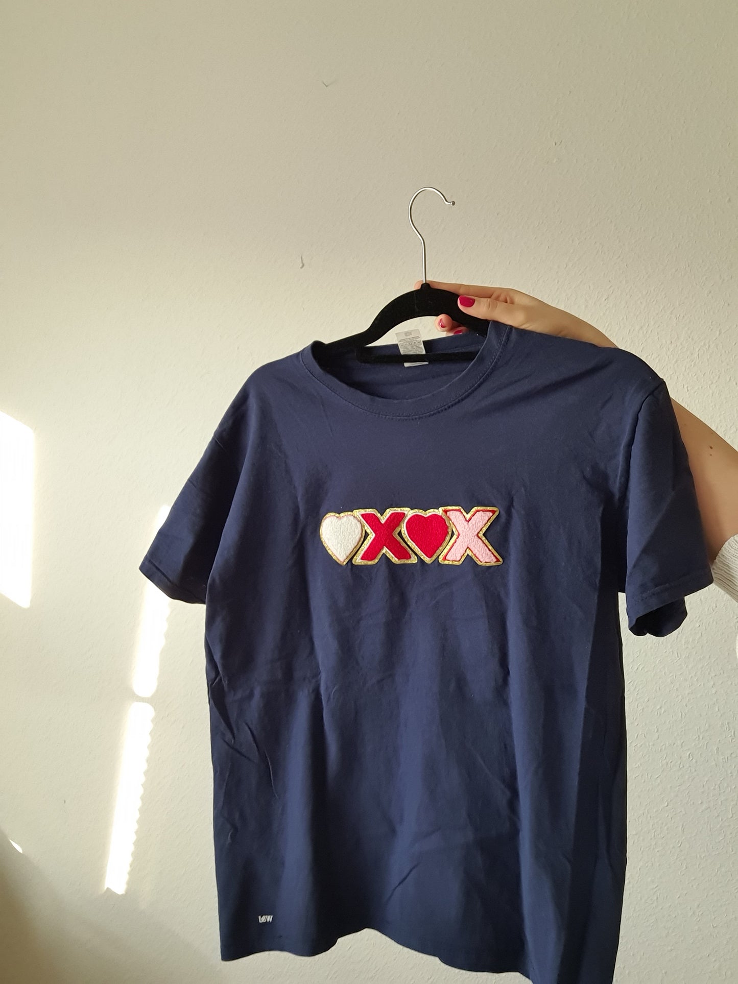 T-Shirt Valentinstag "XOXO" - WILL AND JAY DESIGNS