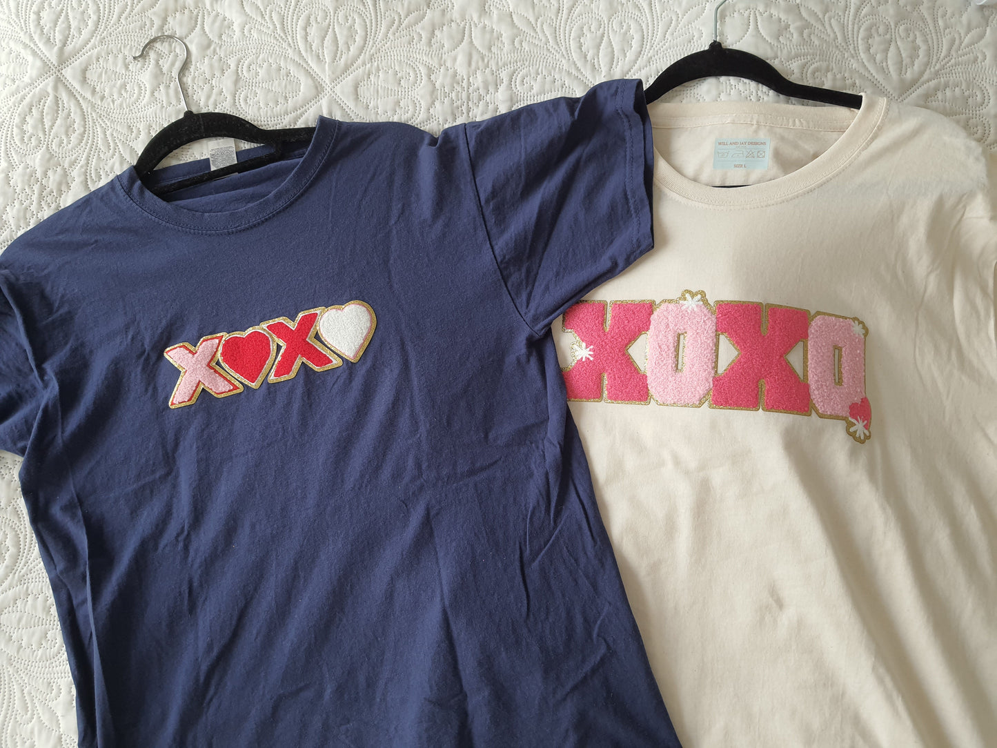 T-Shirt Valentinstag "XOXO" - WILL AND JAY DESIGNS