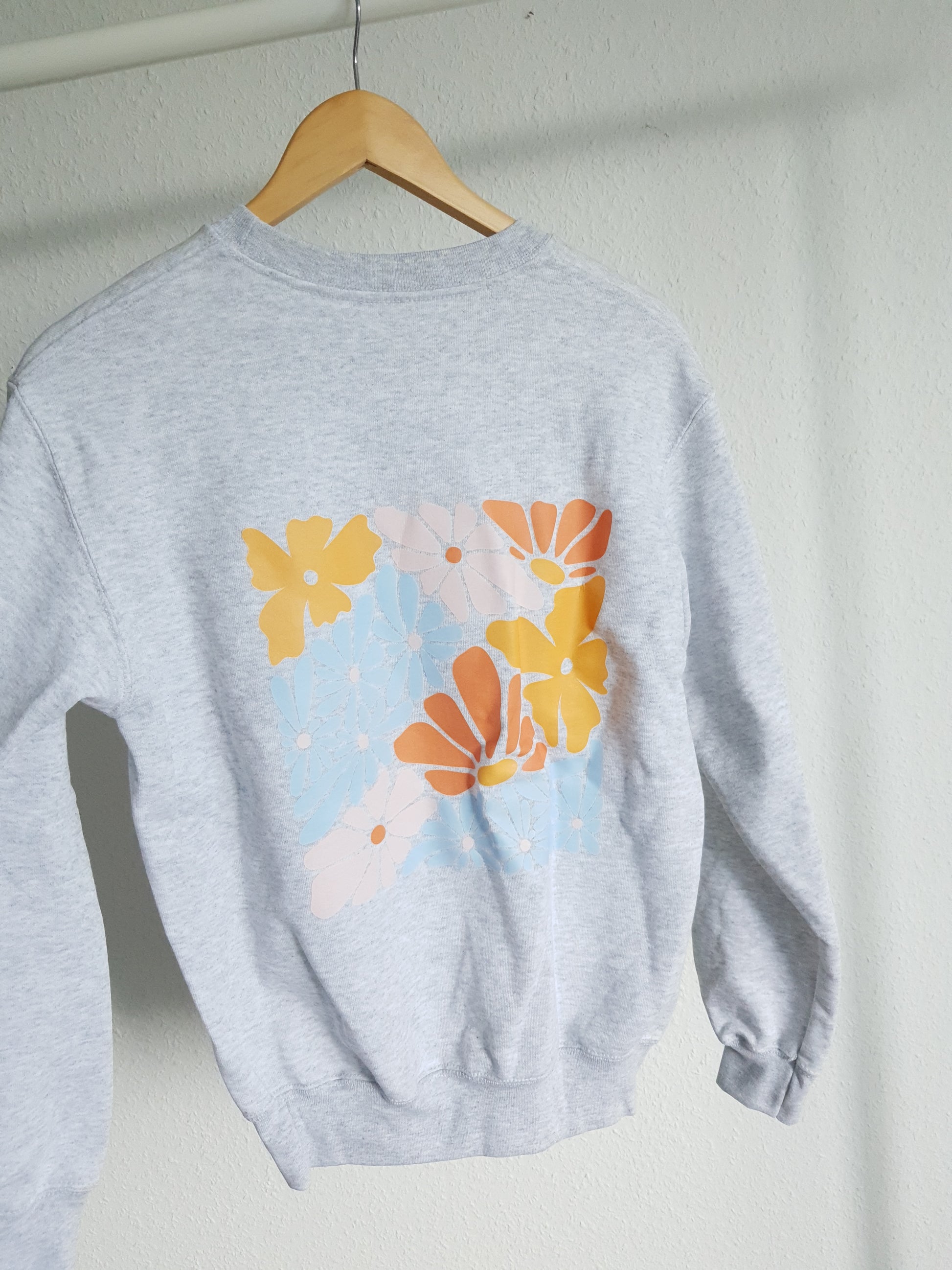 Unisex Sweater "FLOWERS" - WILL AND JAY DESIGNS