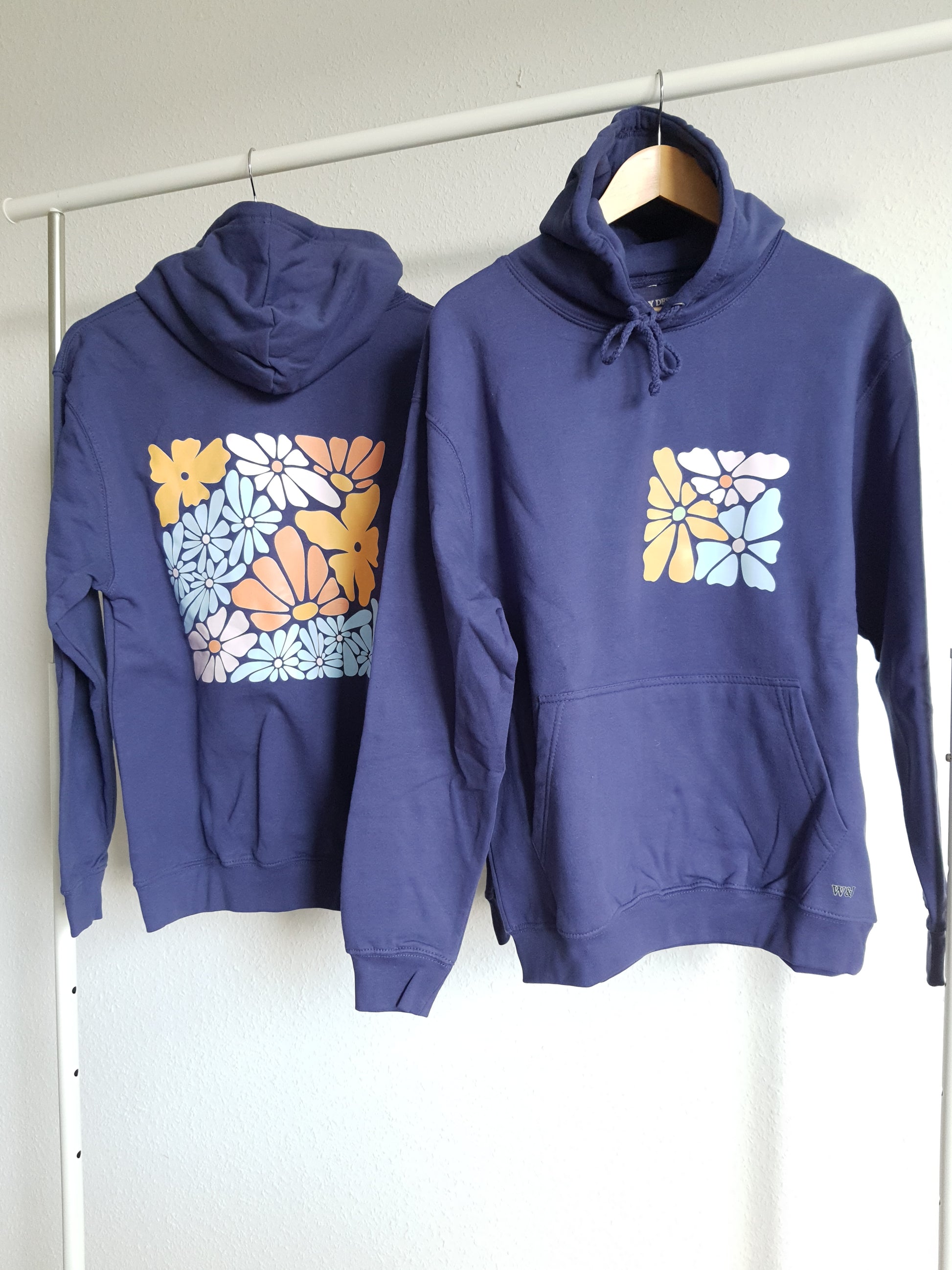 Unisex Hoodie mit beidseitigem Print - WILL AND JAY DESIGNS
