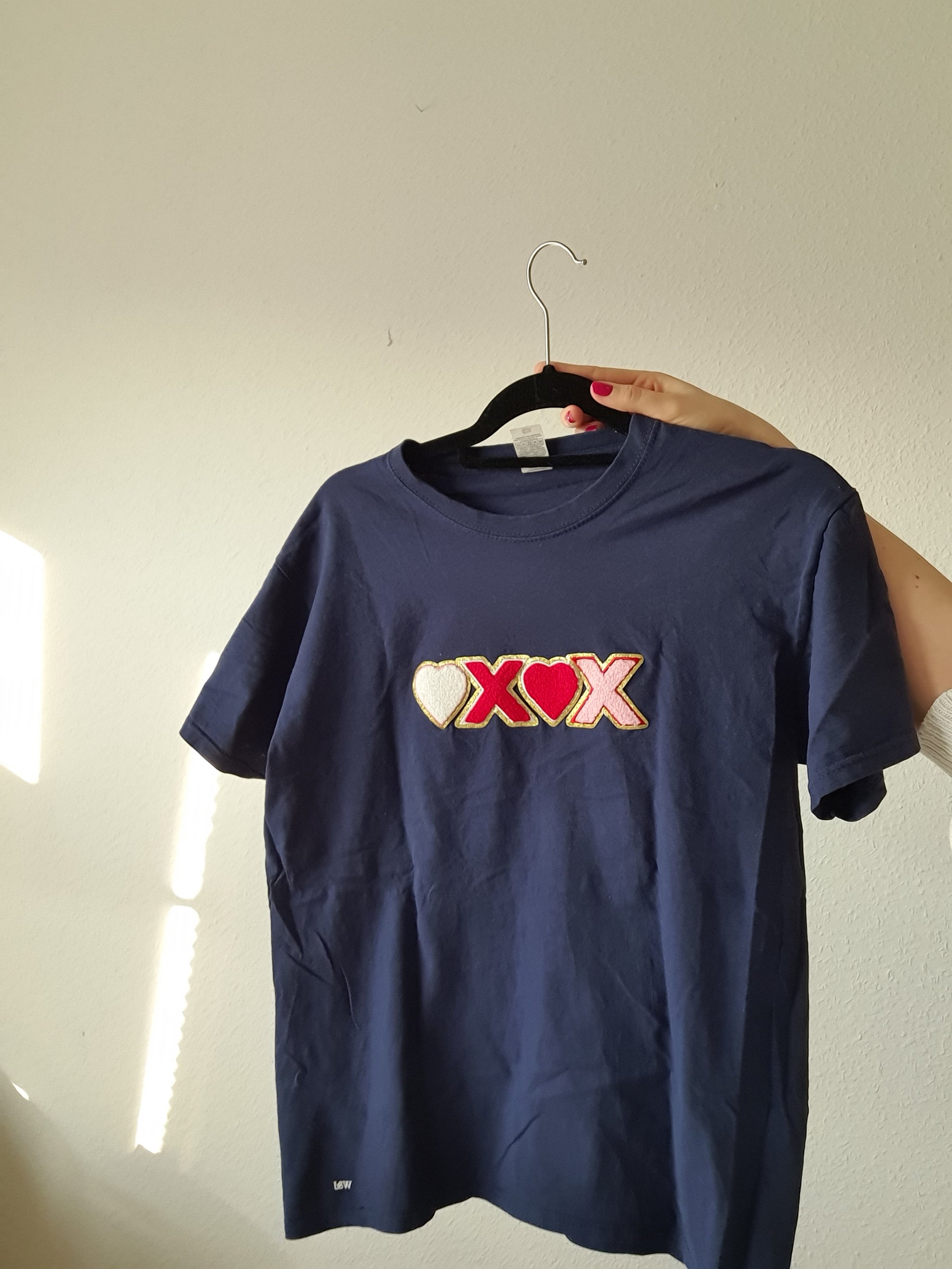 T-Shirt Valentinstag "XOXO" - WILL AND JAY DESIGNS