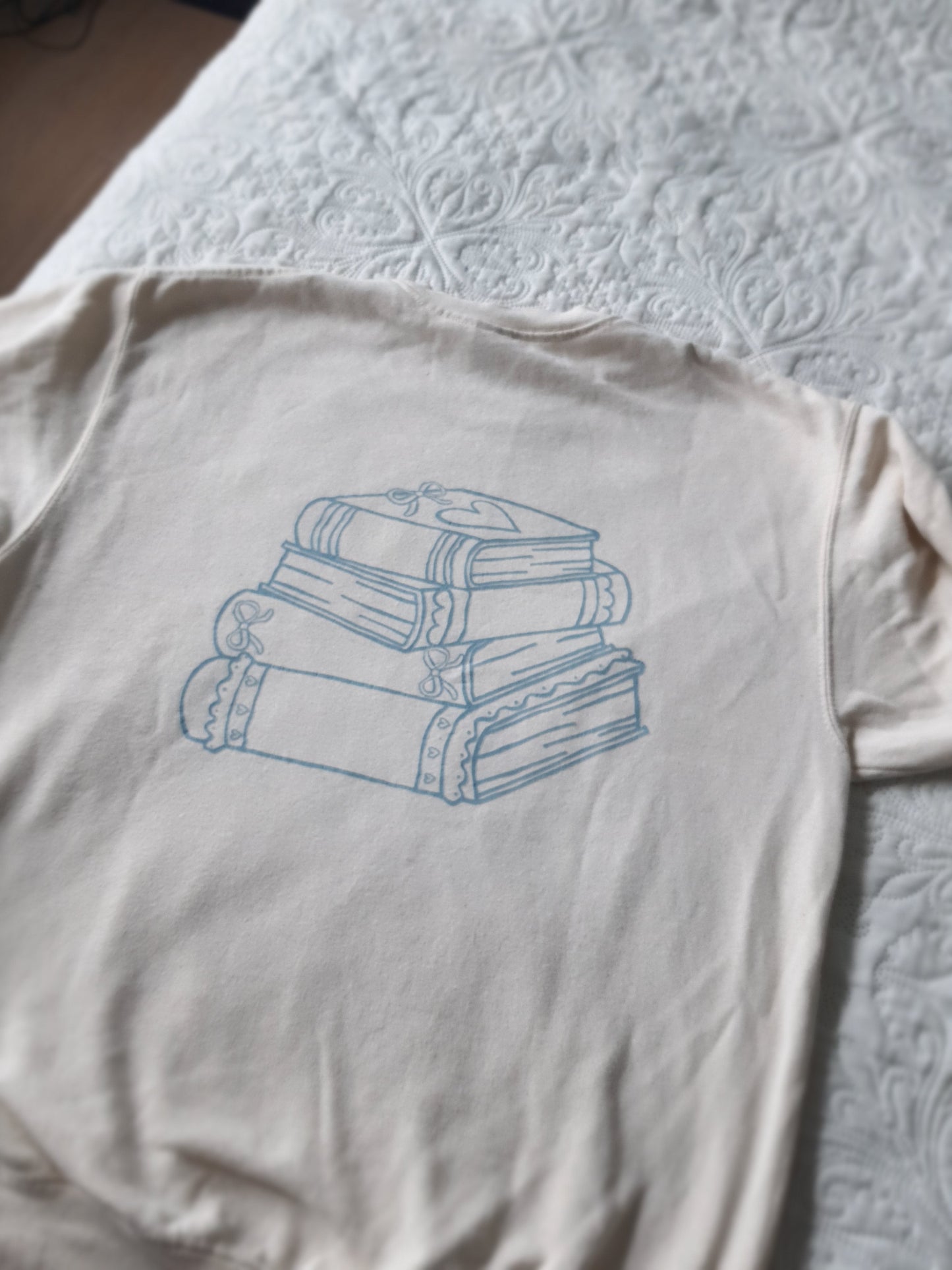 Sweatshirt "BOOK LOVER" - WILL AND JAY DESIGNS